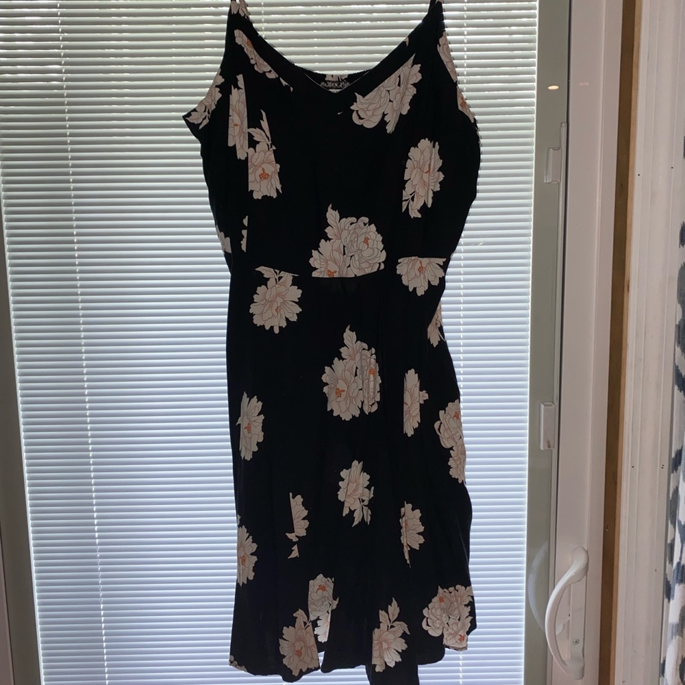 Old navy dress. Black with white flowers. XL